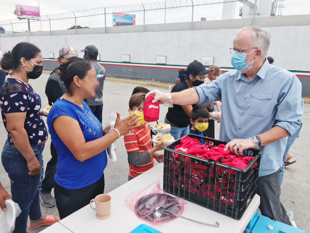 SBC President Ed Litton (right) worked alongside California Baptists and Mexico Baptists to serve migrants along the U.S. border Wednesday (August 18).  This photo is being used for non-commercial purpose and not in connection with selling a good or service.
